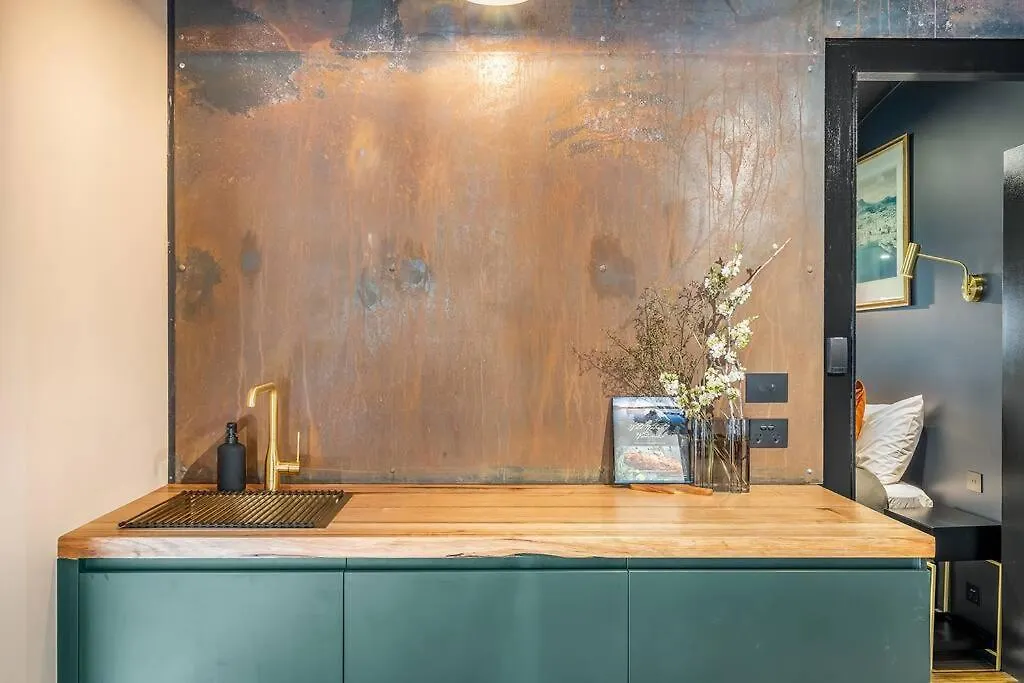 “The Vault” Unique Central Luxury Hobart Appartement