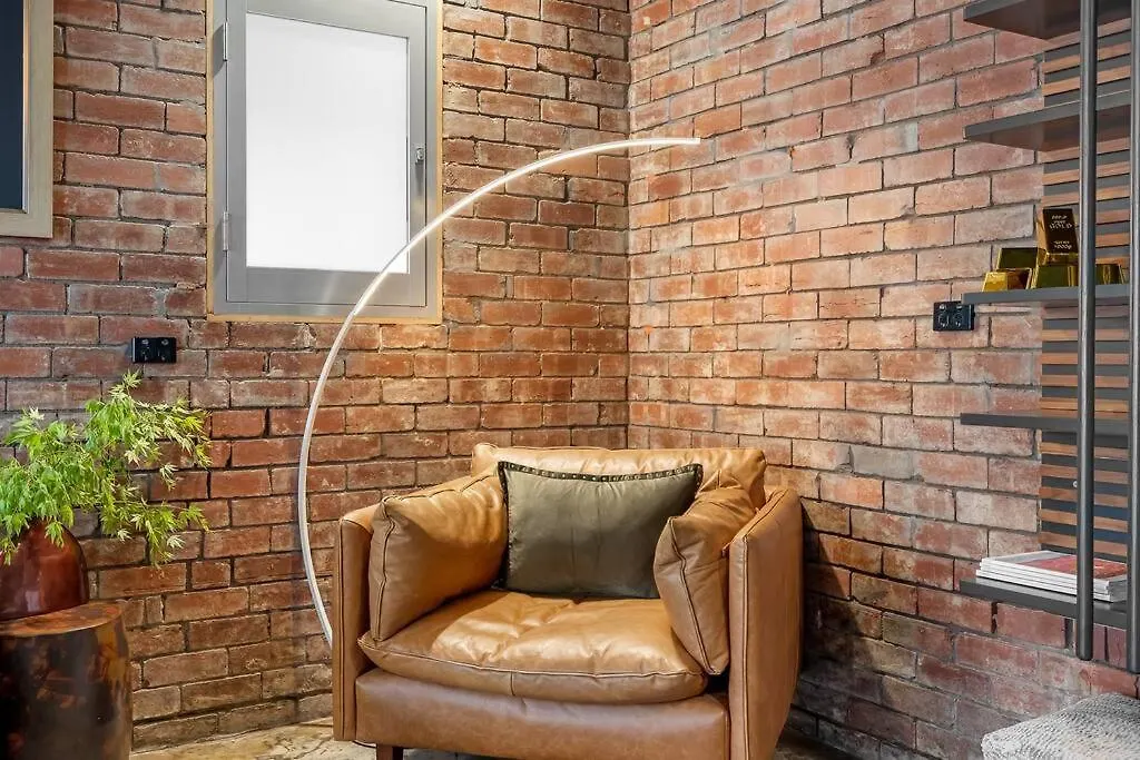 “The Vault” Unique Central Luxury Hobart Appartement